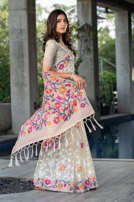 Off White Cotton Multicolor Floral Printed Jamdani Saree 4