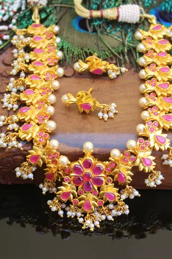 Gold platted ruby necklace set