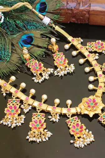 Gold platted ruby necklace set