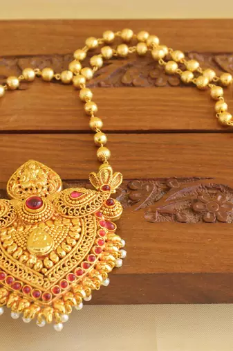 Geru polish temple necklace
