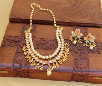 Gold platted kempu pearl layered short necklace set 1