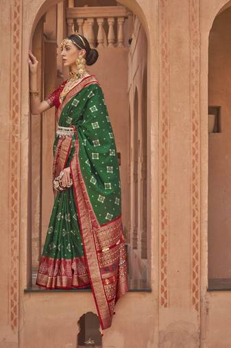 Dark Green silk blend Blend Saree With Unstitched Blouse Piece