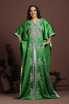 Exquisite green traditional embroidered kaftan 2