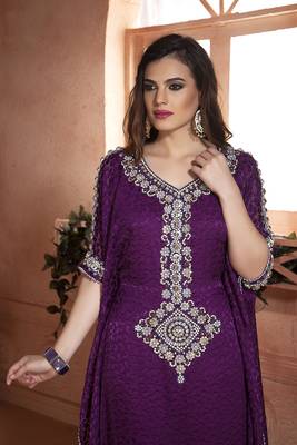 Scintillating fuchsia hand beaded free size arabian design kaftan 2
