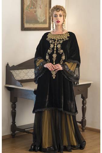Black and yellow long sleeve embroidery evening dress