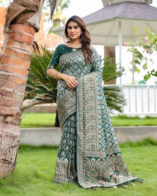 Green Banarasi Silk Blend Zari Weaving Saree With Blouse For Women 1