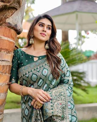 Green Banarasi Silk Blend Zari Weaving Saree With Blouse For Women 5