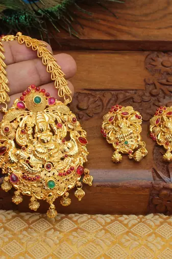 Gold platted ruby temple pearl long necklace with screw back earring