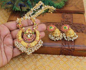 Gold platted kempu peacock pearl long necklace with screw back earring 2