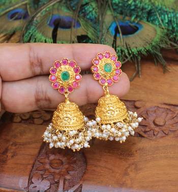 Gold platted kempu peacock pearl long necklace with screw back earring 3
