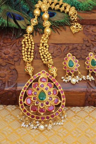 Gold platted ruby long necklace with screw back earring