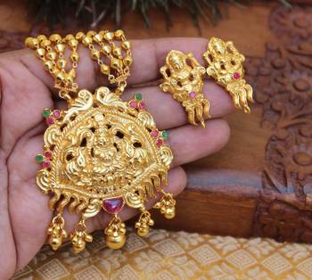 Gold platted kempu peacock temple long necklace with screw back earring 2
