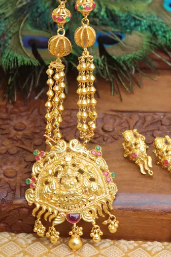 Gold platted kempu peacock temple long necklace with screw back earring