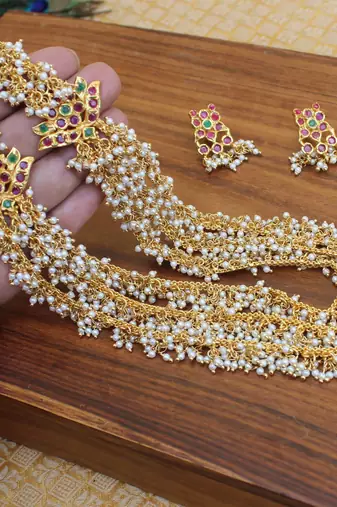 Gold platted pearl muvva layered long necklace with screw back earring