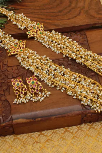 Gold platted pearl muvva layered long necklace with screw back earring