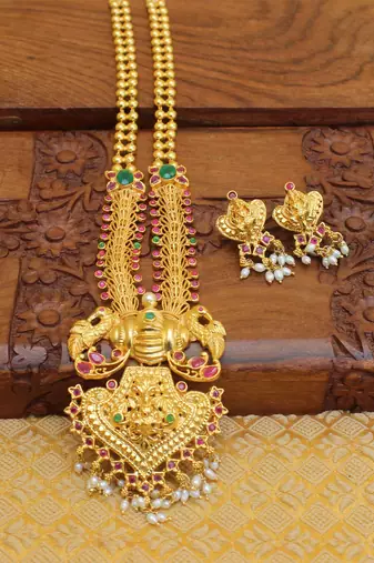 Gold platted kempu temple long necklace with screw back earring