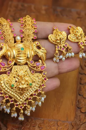 Gold platted kempu temple long necklace with screw back earring