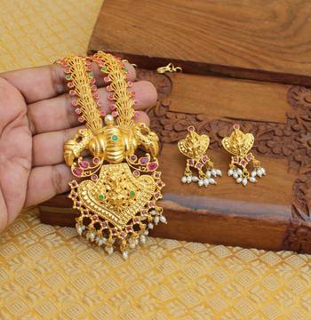 Gold platted kempu temple long necklace with screw back earring 4