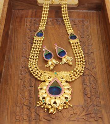 Gold platted peacock feather long necklace with screw back earring 1