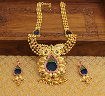 Gold platted peacock feather long necklace with screw back earring 4