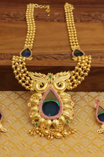 Gold platted peacock feather long necklace with screw back earring