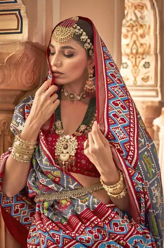 Grey silk blend Blend Saree With Unstitched Blouse Piece