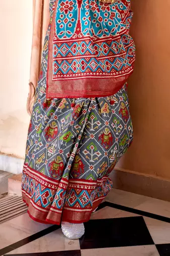 Grey silk blend Blend Saree With Unstitched Blouse Piece