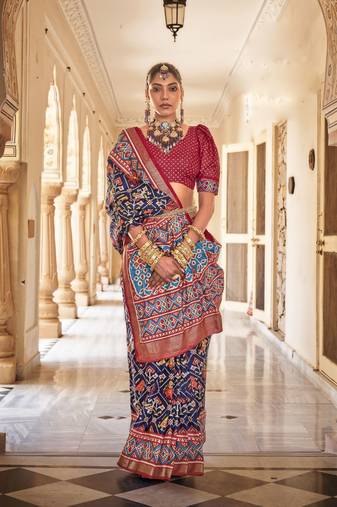 Kimisha Women'S Navy Blue Silk Blend Saree With Unstitched Blouse Piece