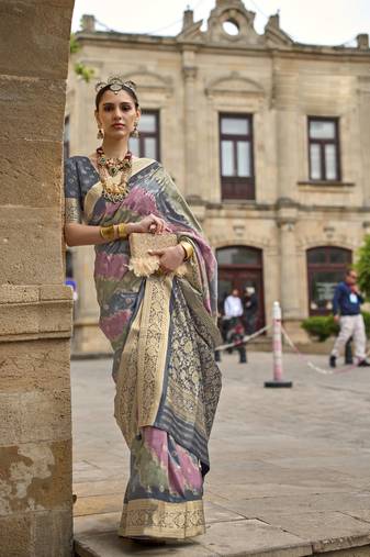 Charcoal Grey silk blend Blend Saree With Unstitched Blouse Piece