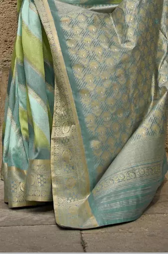 Sea Green silk blend Saree With Unstitched Blouse Piece