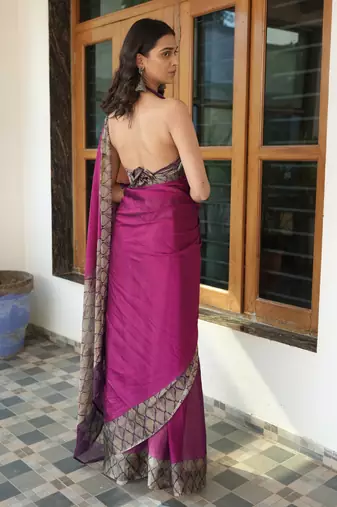 Wine Chiffon Solid/Abstract Printed Saree With Unstitched Blouse Piece