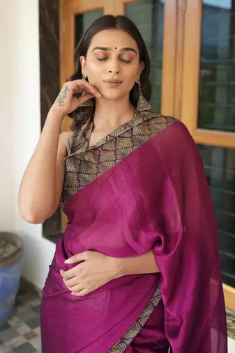Wine Chiffon Solid/Abstract Printed Saree With Unstitched Blouse Piece