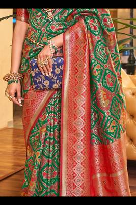 Lyuson  designer  patola with rich golden zari weaving pallu & border with designer  pure silk bloues 3