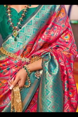 Lyuson  designer  patola with rich golden zari weaving pallu & border with designer  pure silk bloues 2