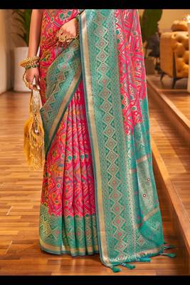 Lyuson  designer  patola with rich golden zari weaving pallu & border with designer  pure silk bloues 3