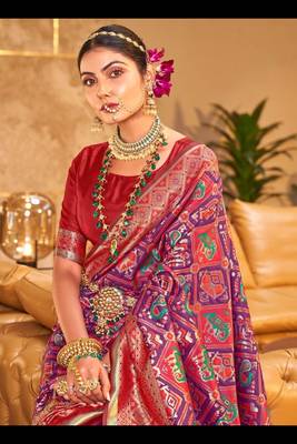 Lyuson  designer  patola with rich golden zari weaving pallu & border with designer  pure silk bloues 4