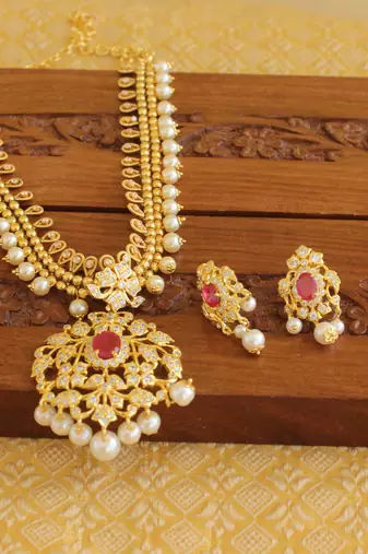 Gold platted ruby cz pearl short necklace set