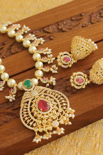Gold platted ruby cz pearl short necklace set