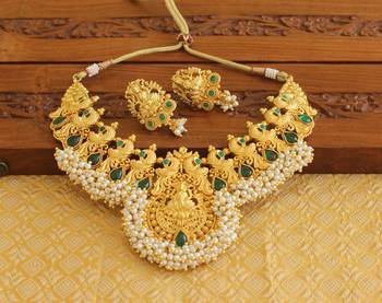 Gold platted kempu temple peacock necklace set 1