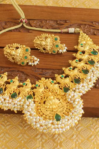 Gold platted kempu temple peacock necklace set
