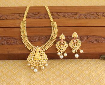 Gold platted kempu lakshmi pearl short necklace set 1