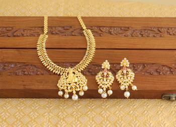 Gold platted kempu lakshmi pearl short necklace set 2