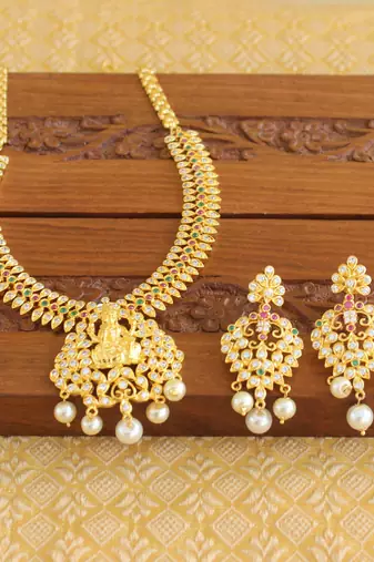 Gold platted kempu lakshmi pearl short necklace set
