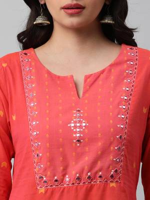 A line cotton weave kurta with delicate mirror work. 5