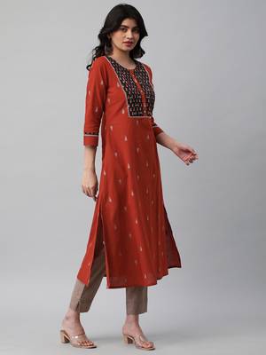A line dobby kurta with a printed yoke highlighted with embroidery. 3