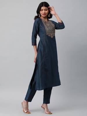 A line kurta with beautiful zari and resham embroidery. 4