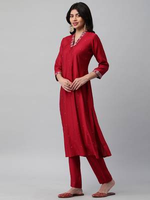 Embroidered a line kurta with gathering & sequins detail. 4