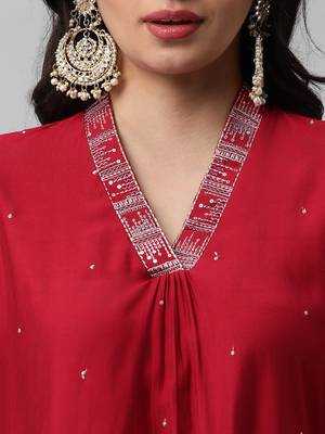 Embroidered a line kurta with gathering & sequins detail. 5