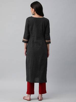 Straight cut kurta on woven cotton fabric with block print. 2