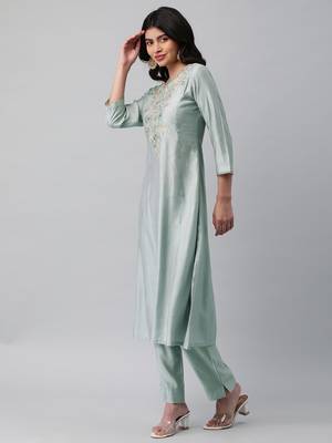 A line silk blend kurta with beautiful gota patti embroidery & anchor threads. 3